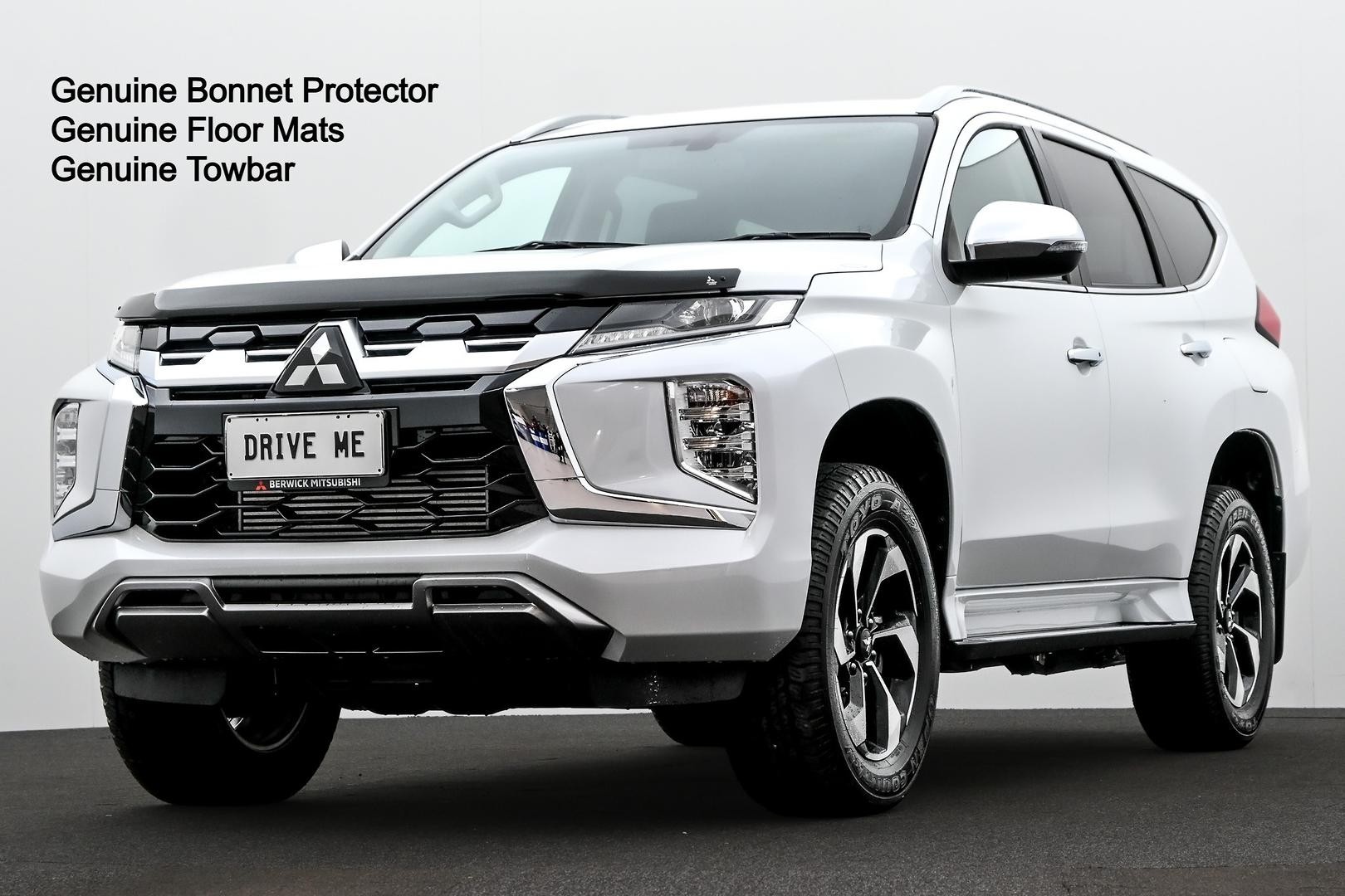 Mitsubishi Pajero Sport image 1
