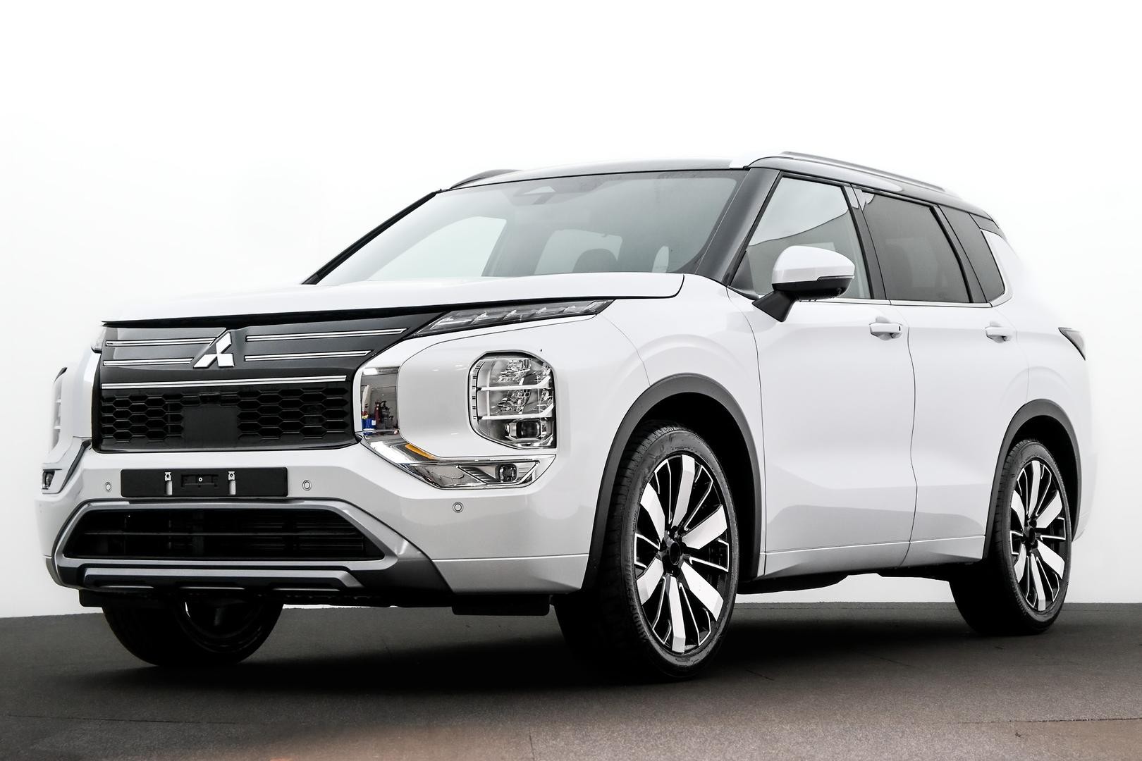 Mitsubishi Outlander image 1