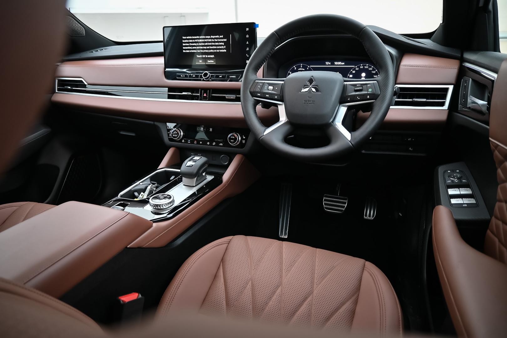Mitsubishi Outlander image 4