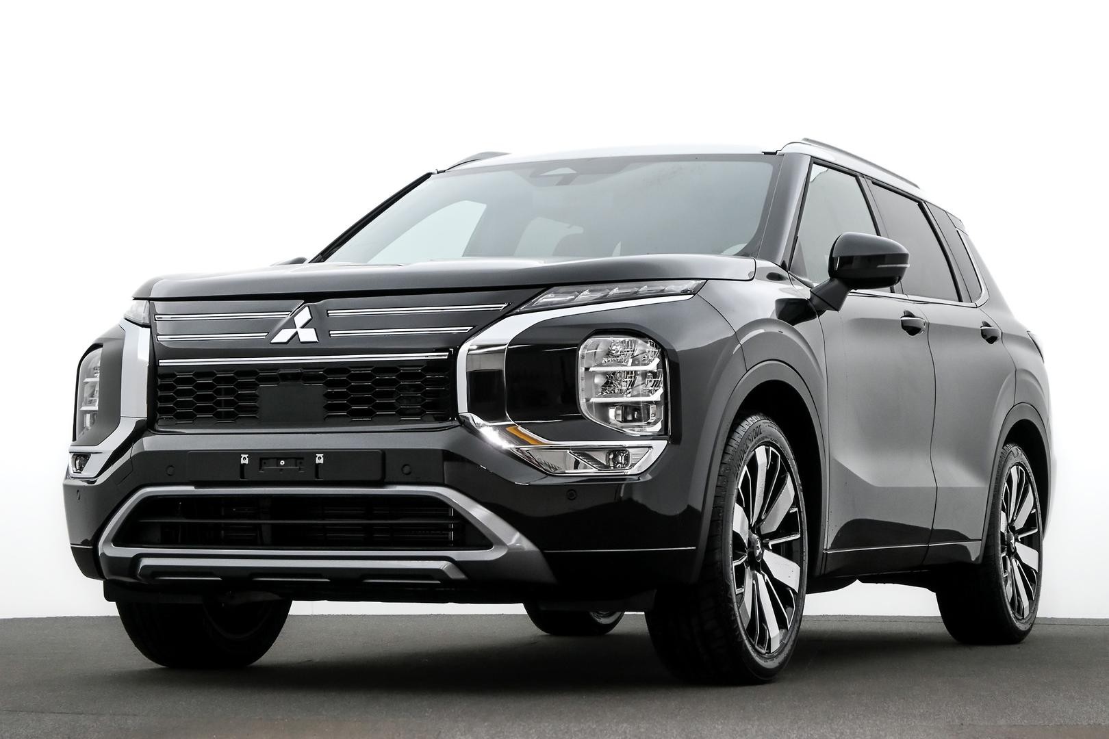 Mitsubishi Outlander image 1