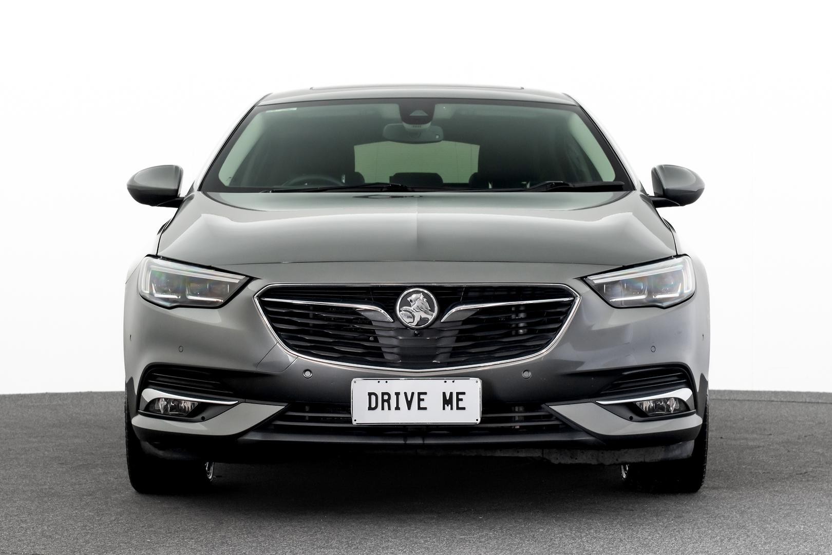 Holden Calais image 2