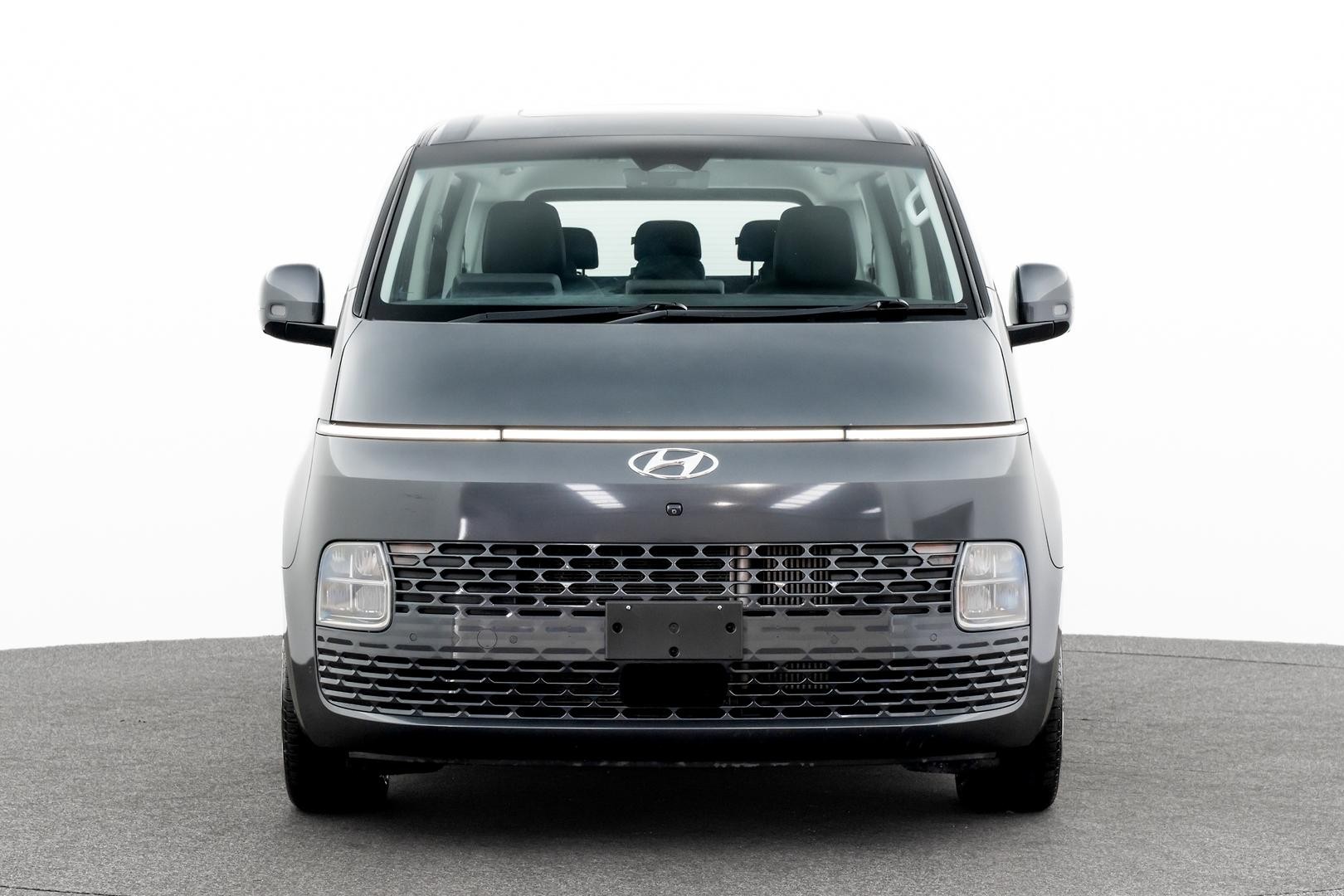 Hyundai Staria image 2