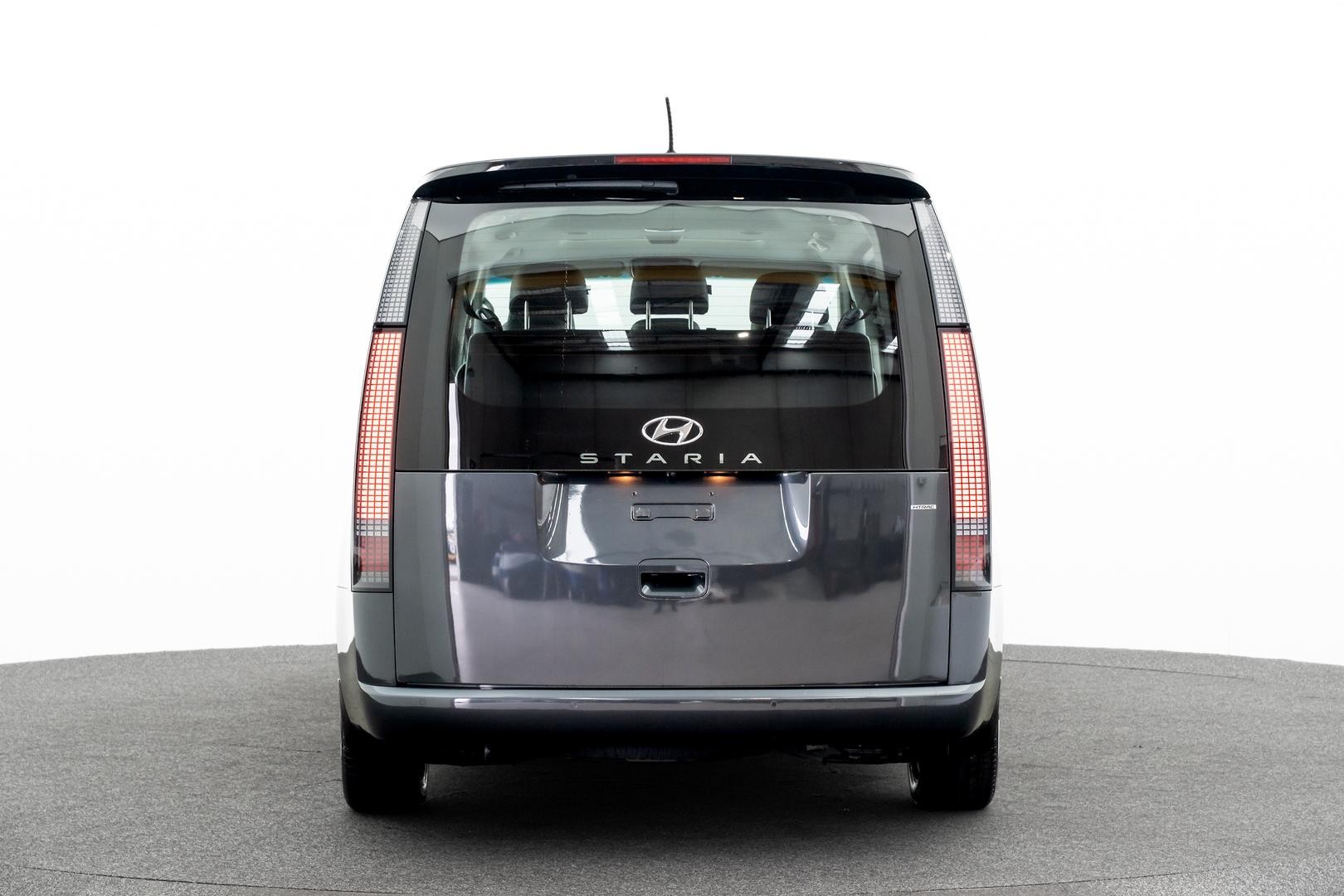 Hyundai Staria image 3