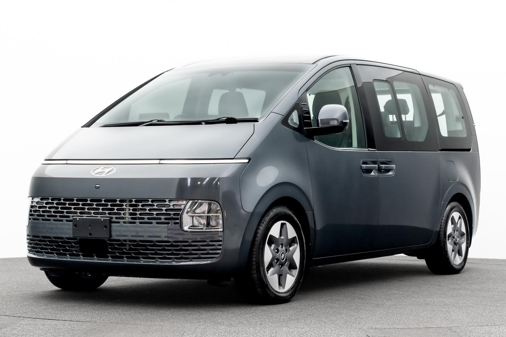 Hyundai Staria image 1