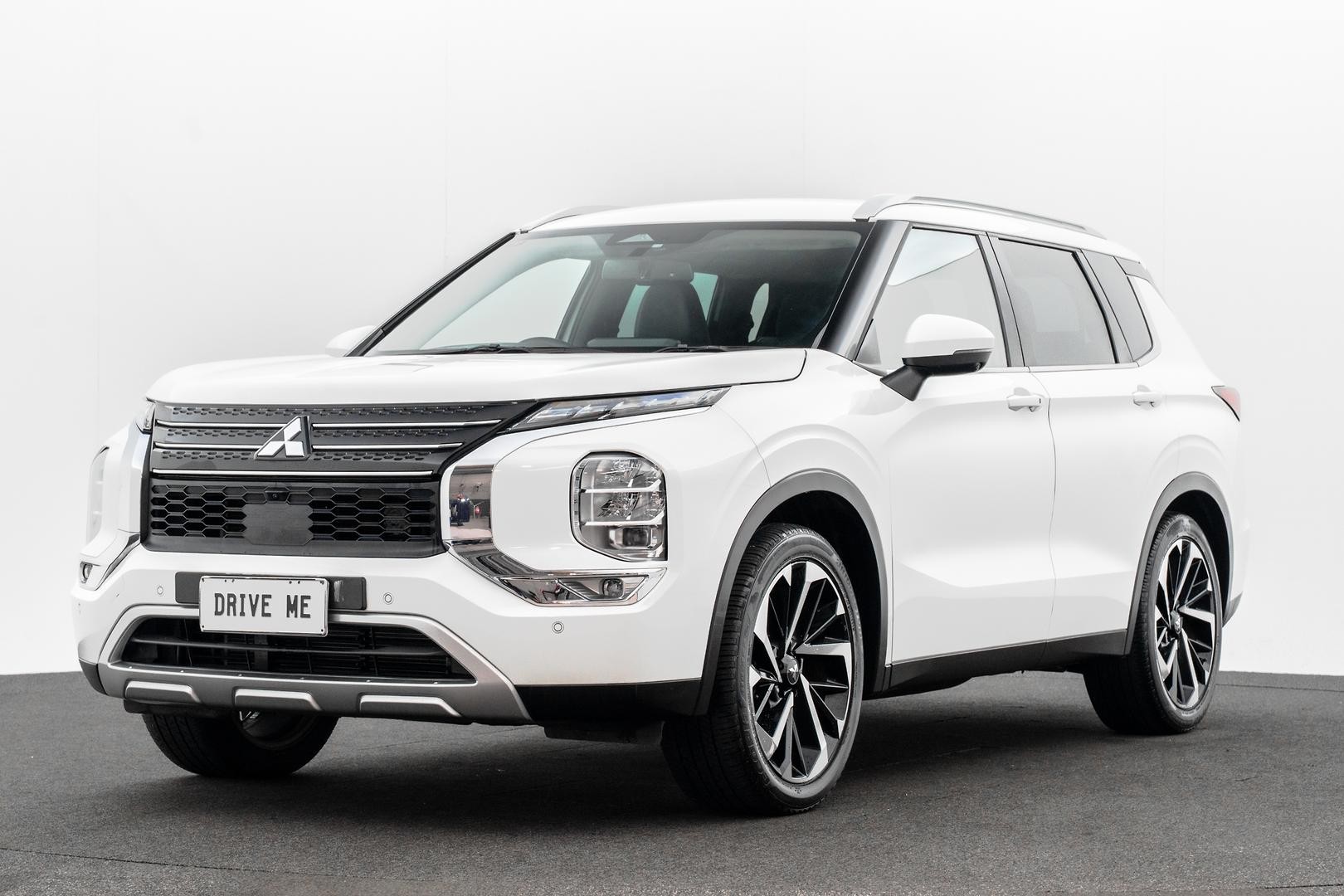 Mitsubishi Outlander image 1
