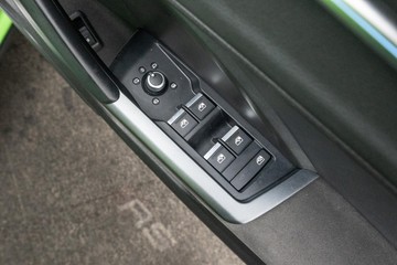 https://dvg-vehicle-assets.s3.amazonaws.com/C4930/a47msl7ji7nv1bv30rtuucat5.jpg