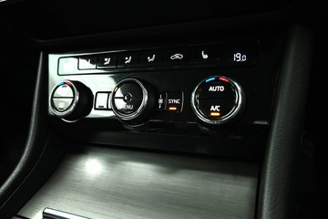 https://dvg-vehicle-assets.s3.amazonaws.com/C4976/2t2oaefg6w5orenrnl6tzigjp.jpg