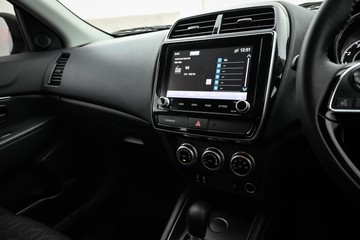 https://dvg-vehicle-assets.s3.amazonaws.com/C4988/8hb5xrn335u55xet08r06smmh.jpg