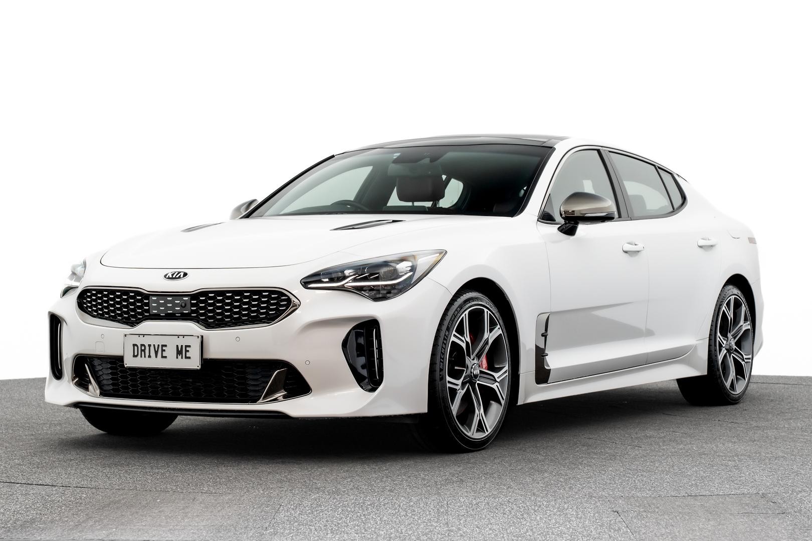 Kia Stinger image 1
