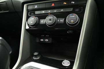 https://dvg-vehicle-assets.s3.amazonaws.com/C5011/78sv7ccpf7irc3x1pgpz04v6.jpg