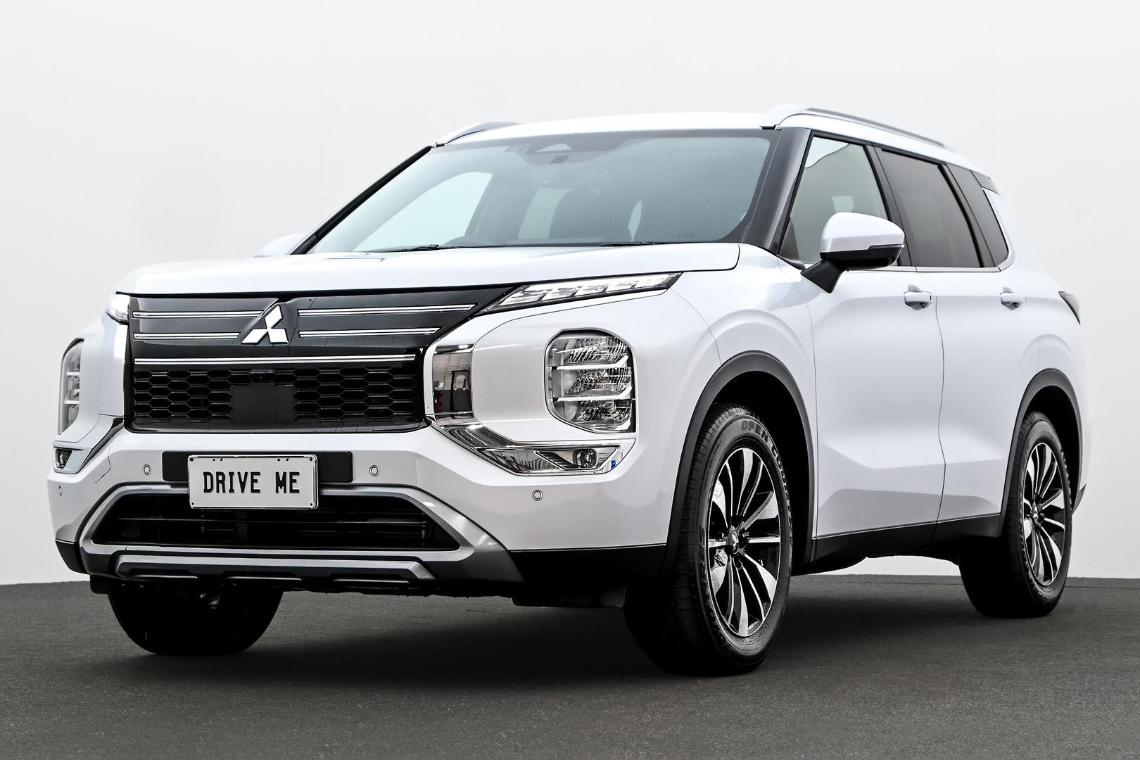 Mitsubishi Outlander image 1