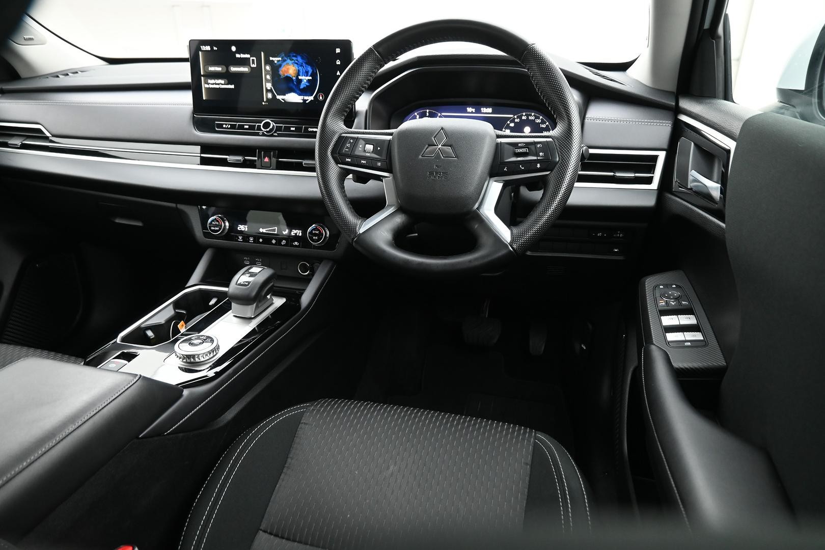Mitsubishi Outlander image 4