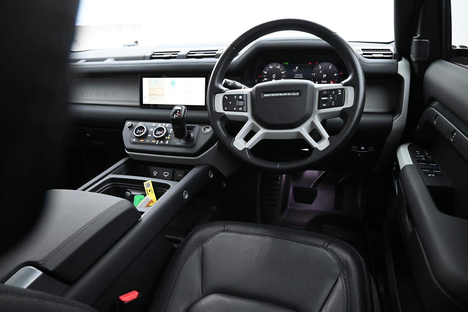 Land Rover Defender image 4