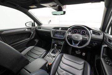 https://dvg-vehicle-assets.s3.amazonaws.com/C5072/9h9mb55phn1e2exj60ud3e0cr.jpg