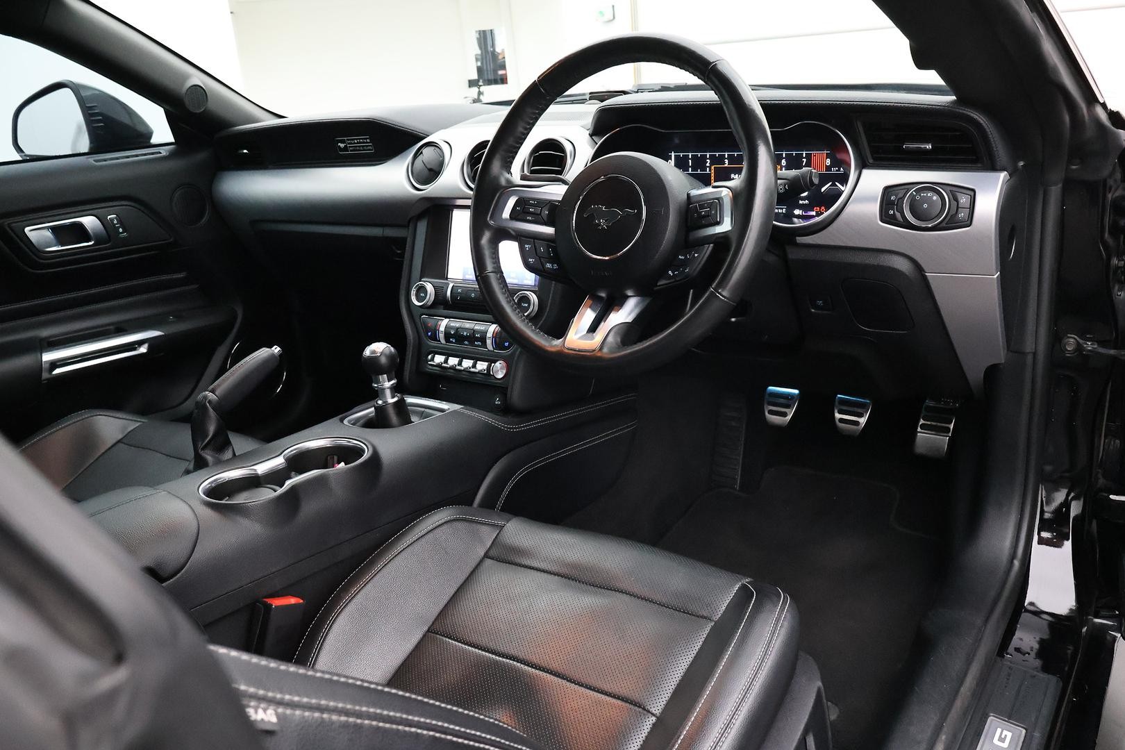 Ford Mustang image 4