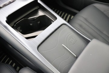 https://dvg-vehicle-assets.s3.amazonaws.com/C5178/7e3pa2hp7ssu2m8wutyte2yr5.jpg