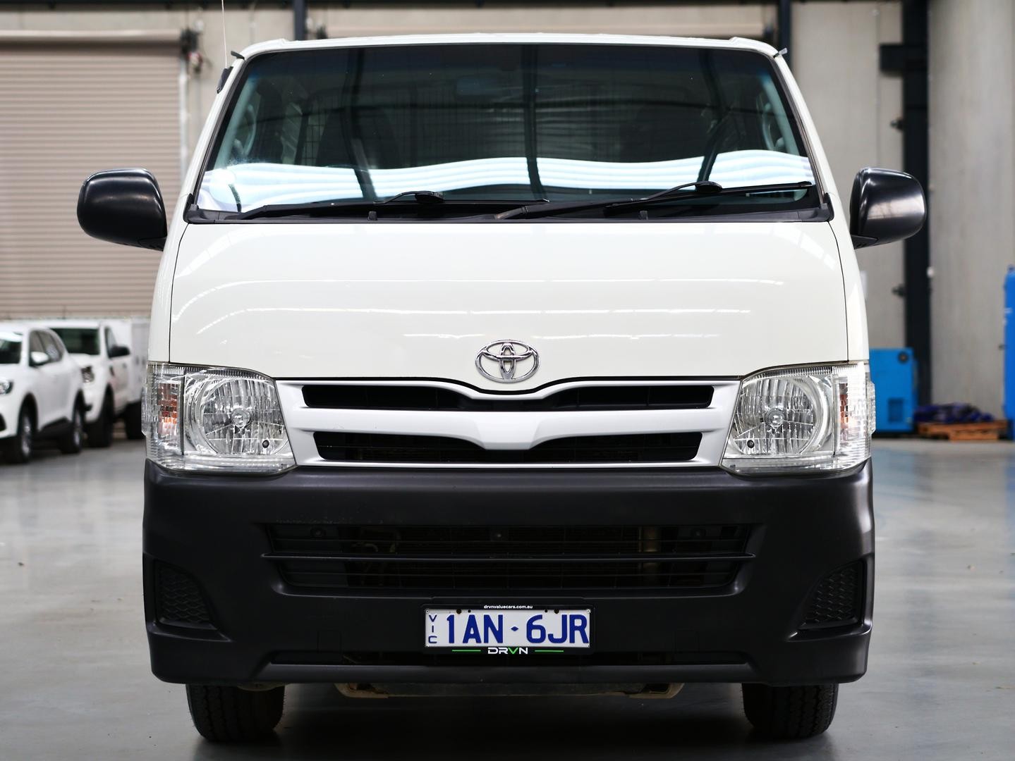 Toyota Hiace image 2