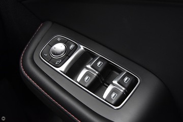 https://dvg-vehicle-assets.s3.amazonaws.com/C52106/n5z6sv33mudjgb4psdn2d1xi6.jpg