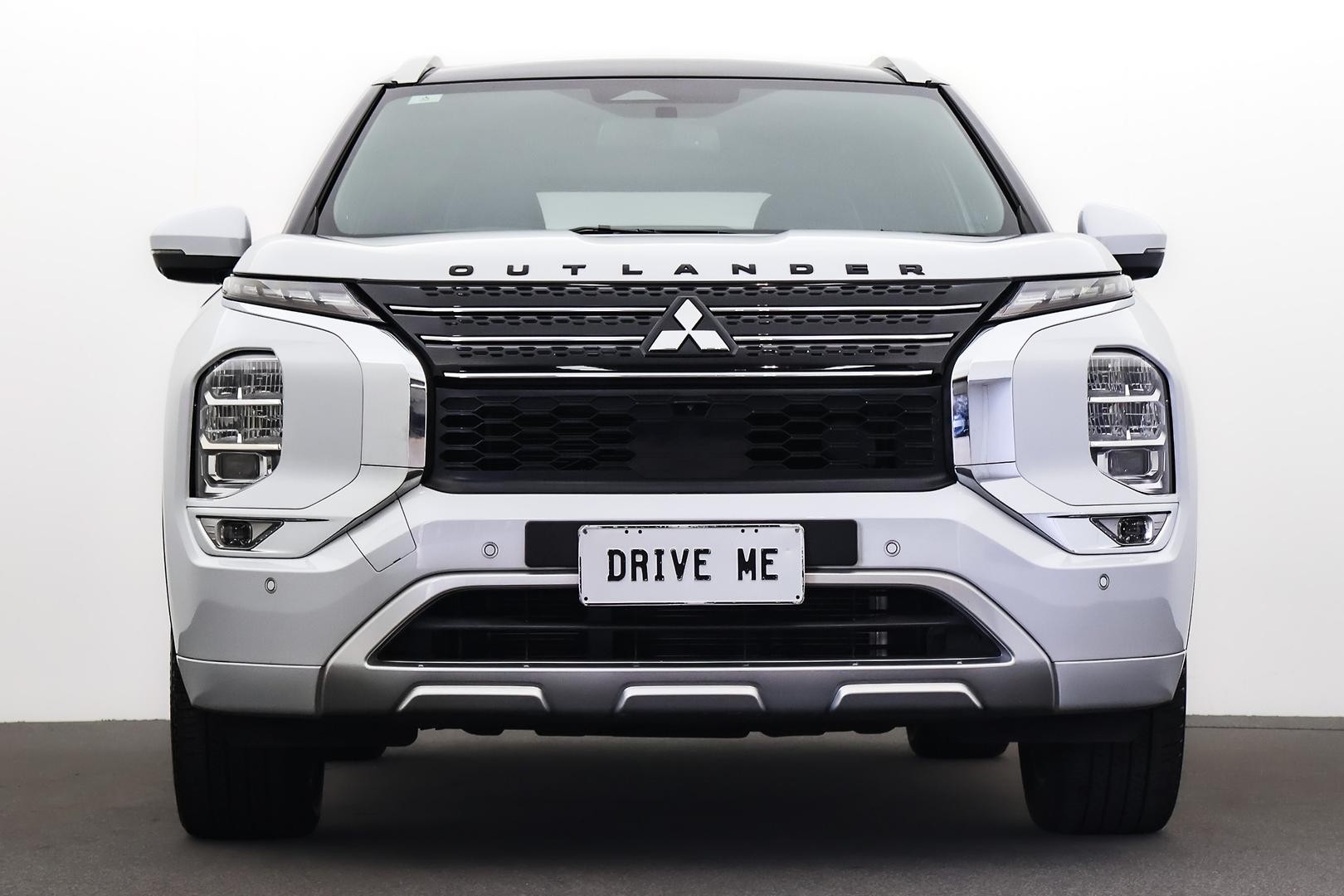 Mitsubishi Outlander image 2