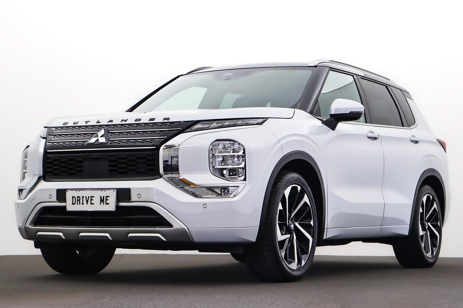 Mitsubishi Outlander image 1