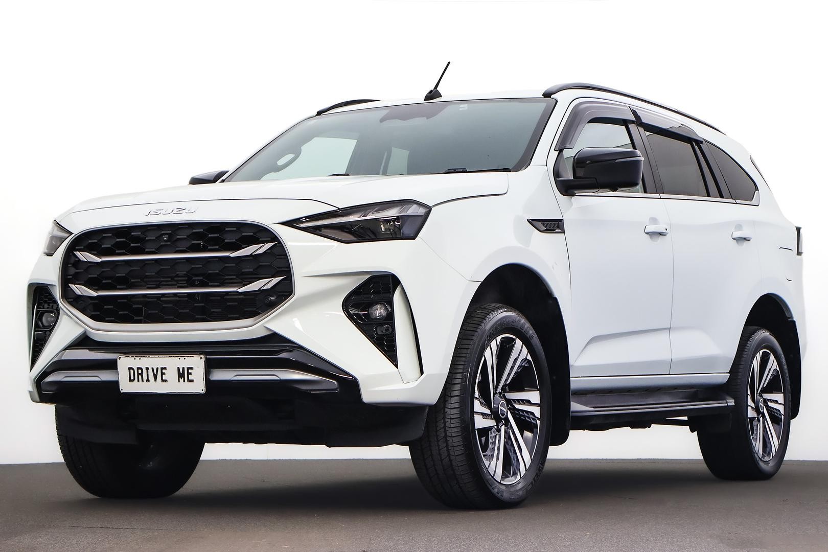 Isuzu Mu-x image 1