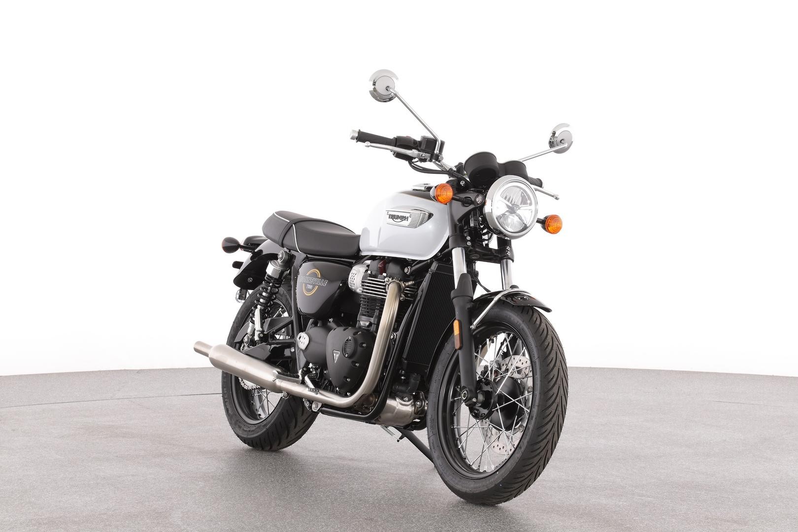 Triumph Bonneville T100 (900cc) image 2