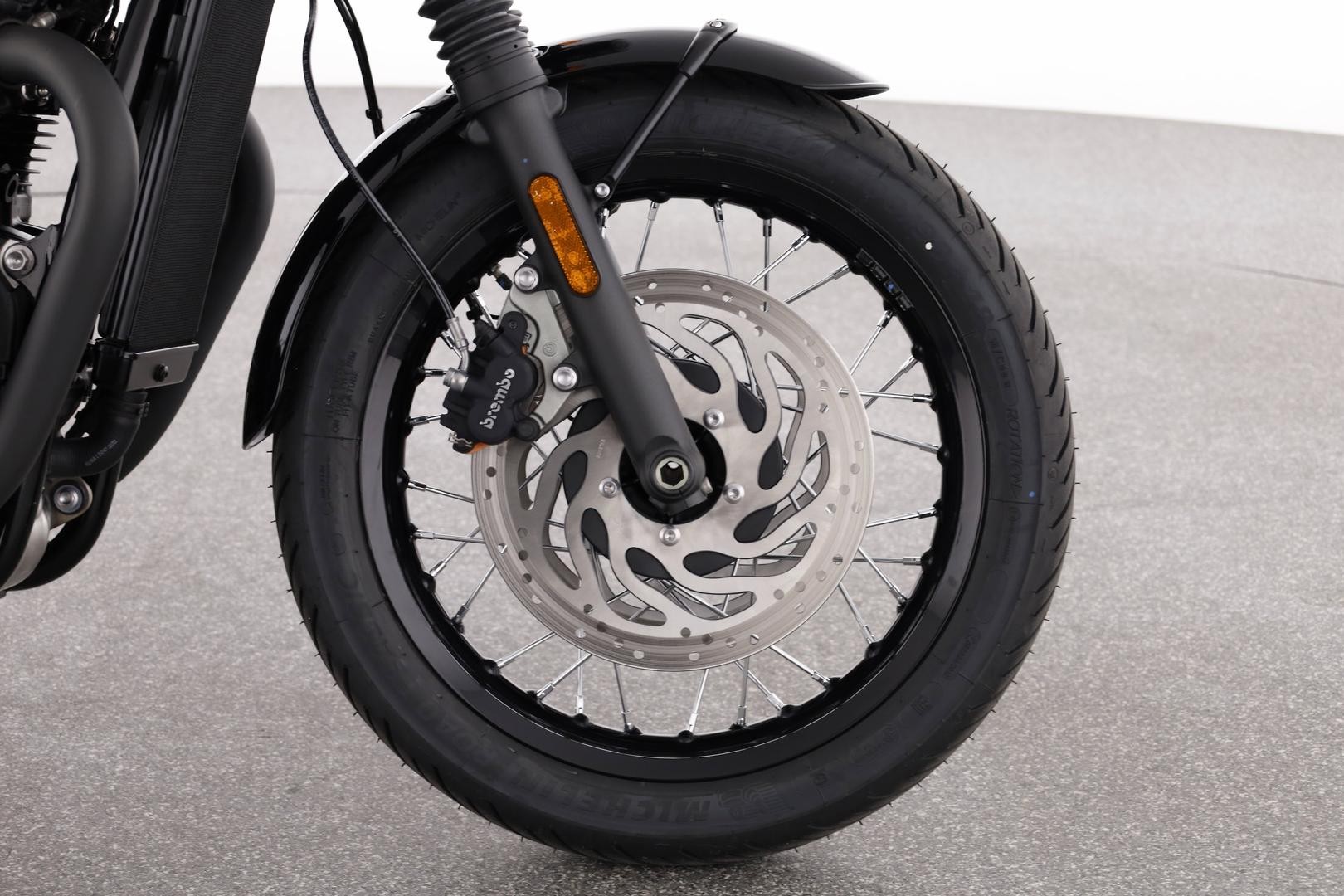 Triumph Bonneville T120 Black image 4