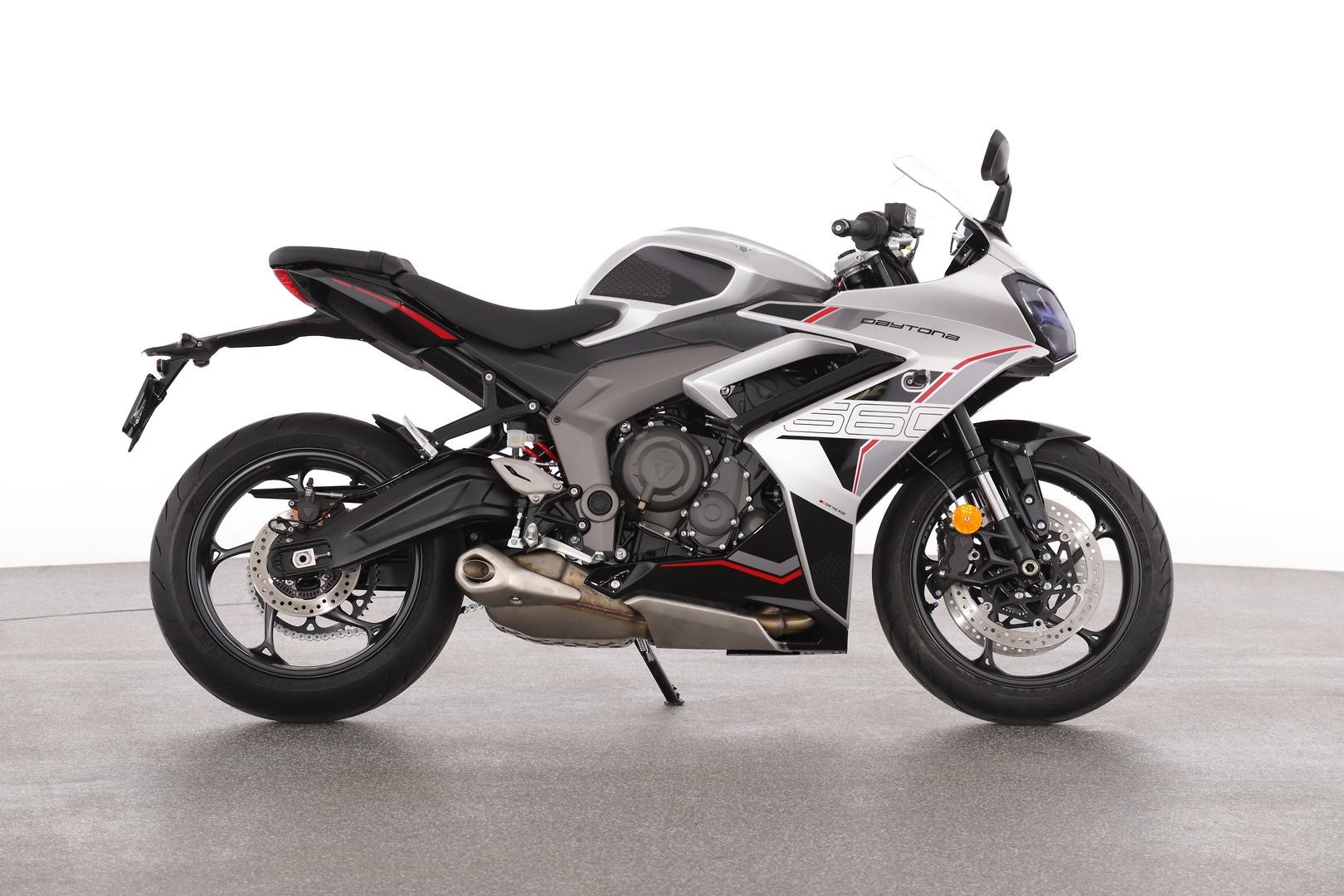 Triumph Daytona 660 image 1