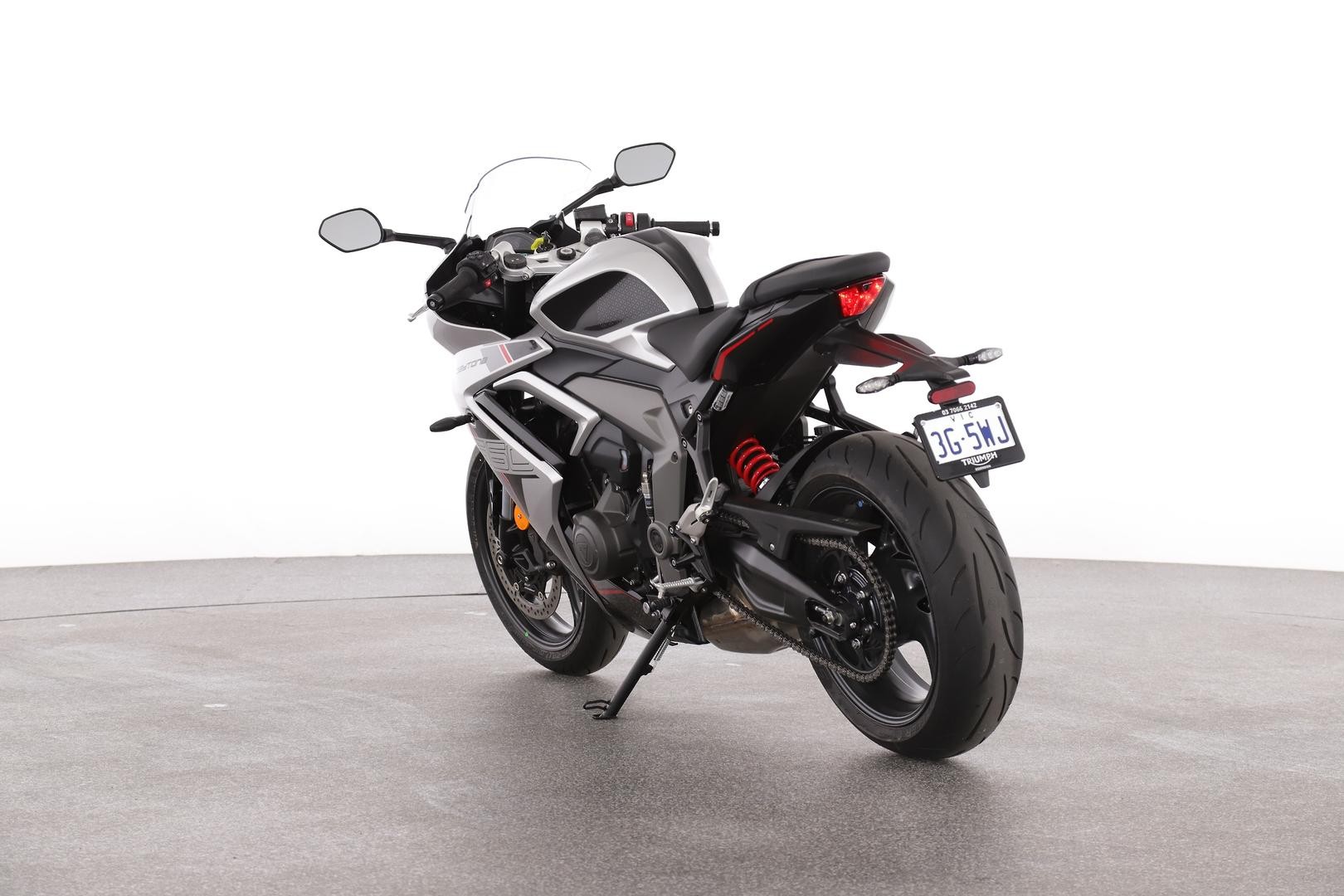 Triumph Daytona 660 image 3