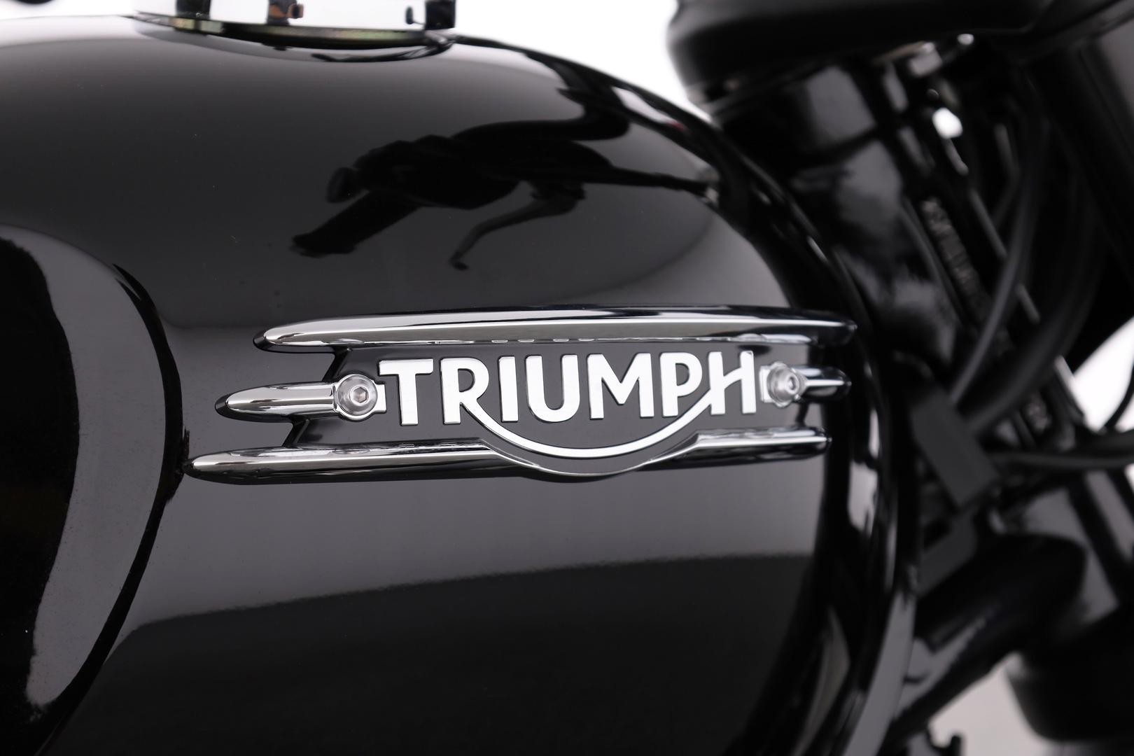 Triumph Bonneville T120 Black image 4