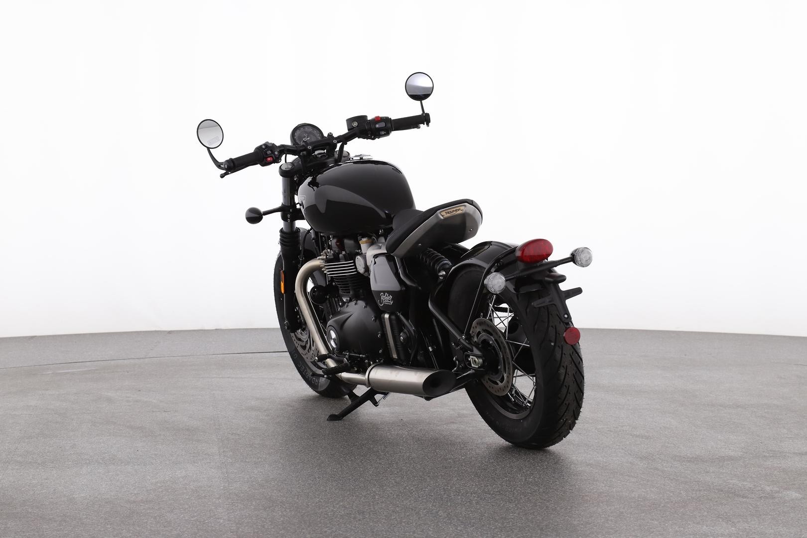 Triumph Bonneville Bobber image 3
