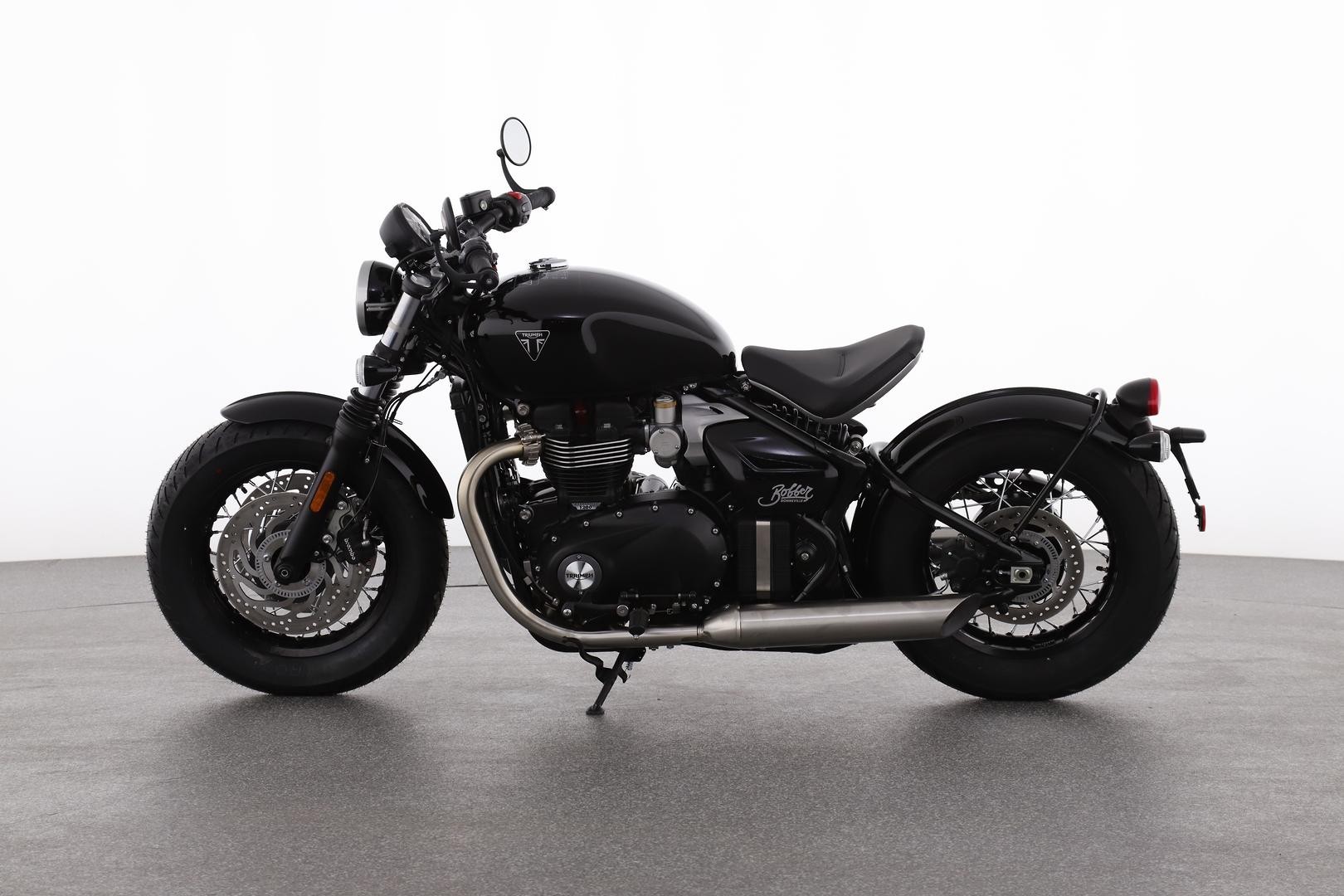 Triumph Bonneville Bobber image 2