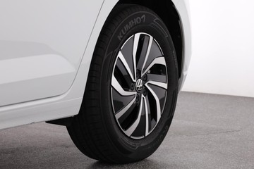 https://dvg-vehicle-assets.s3.amazonaws.com/DYZ740/5cu8sp1kkb0wd7769uoa3tu75.jpg