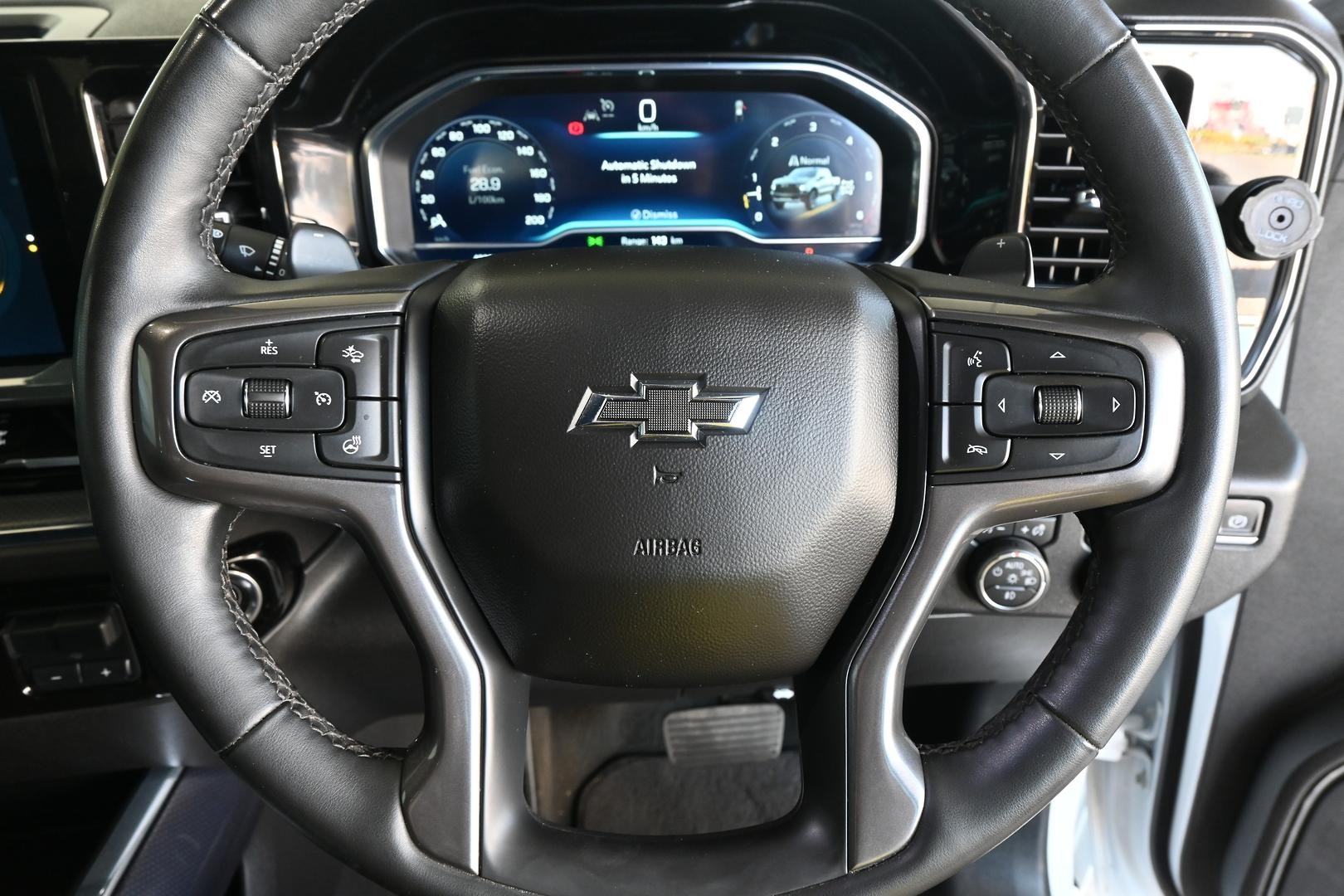 Chevrolet Silverado image 4