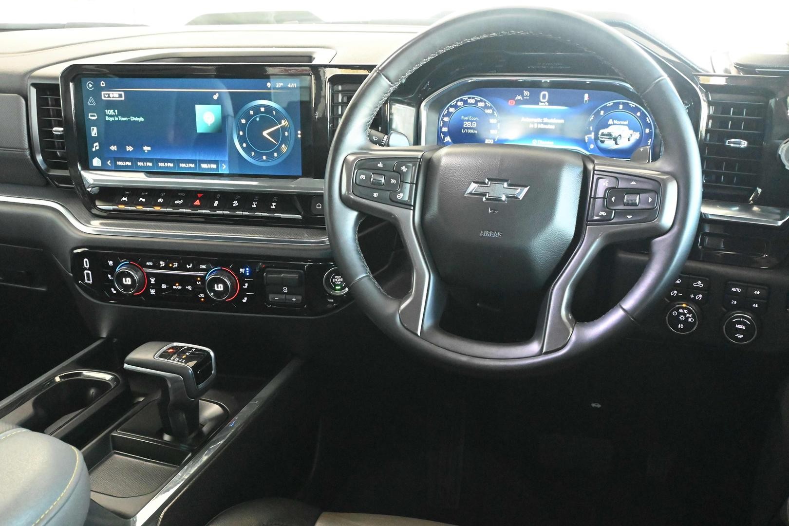 Chevrolet Silverado image 3