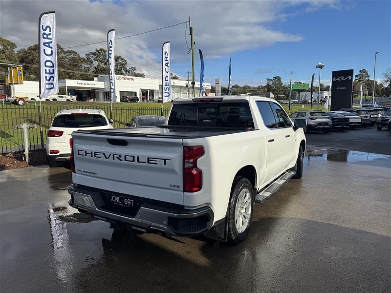 Chevrolet Silverado image 3