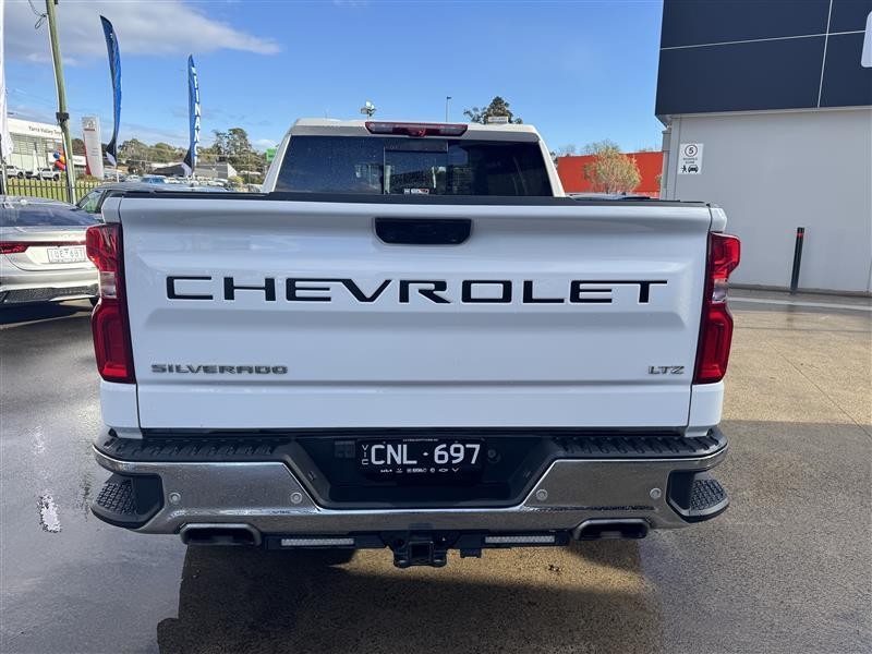 Chevrolet Silverado image 4