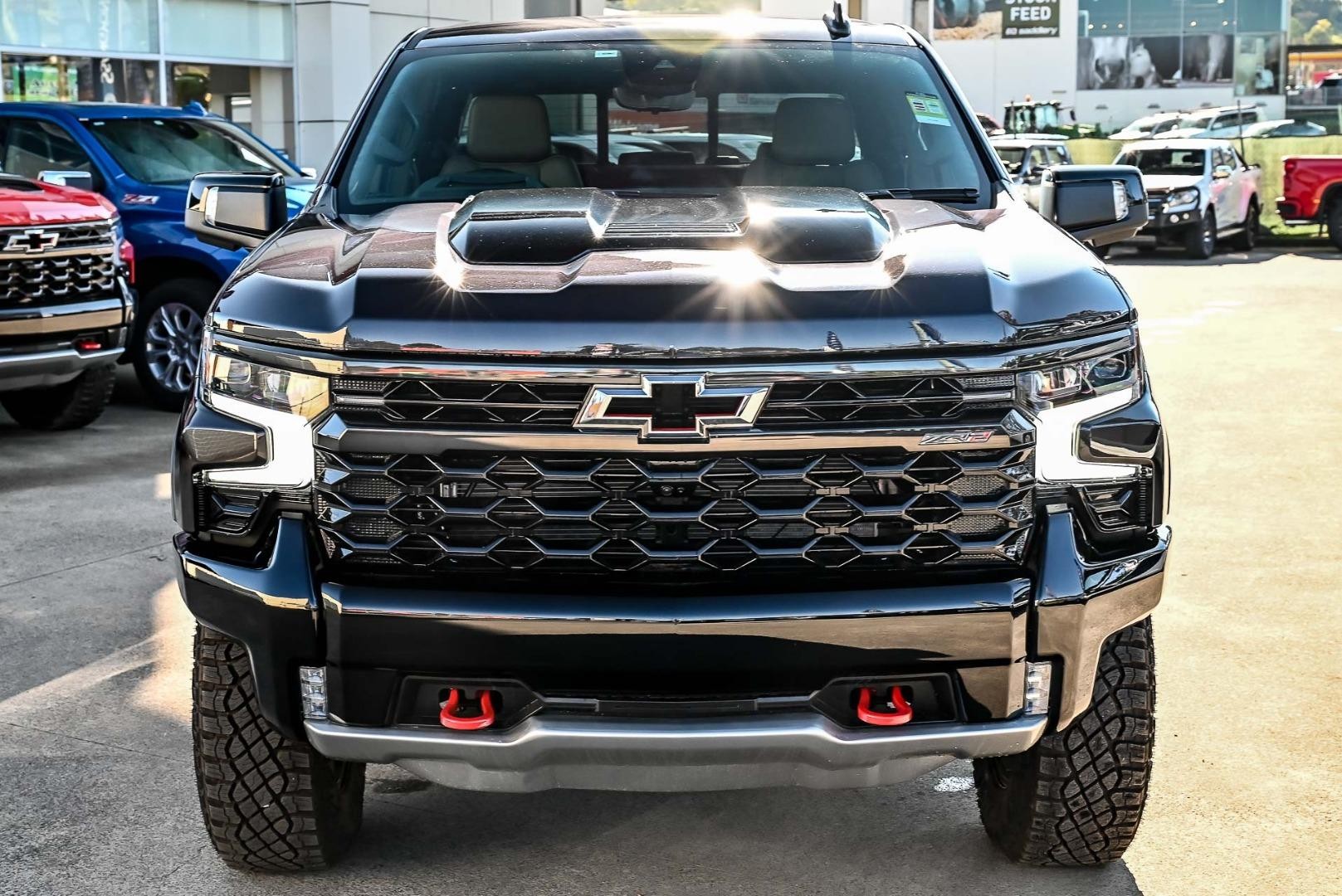 Chevrolet Silverado image 2