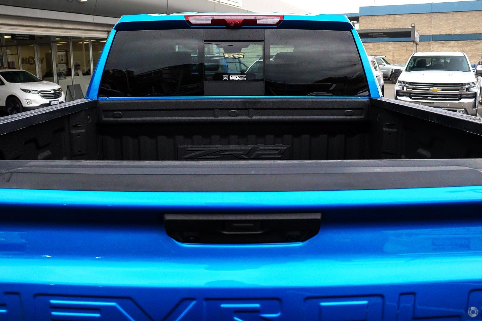 Chevrolet Silverado image 3