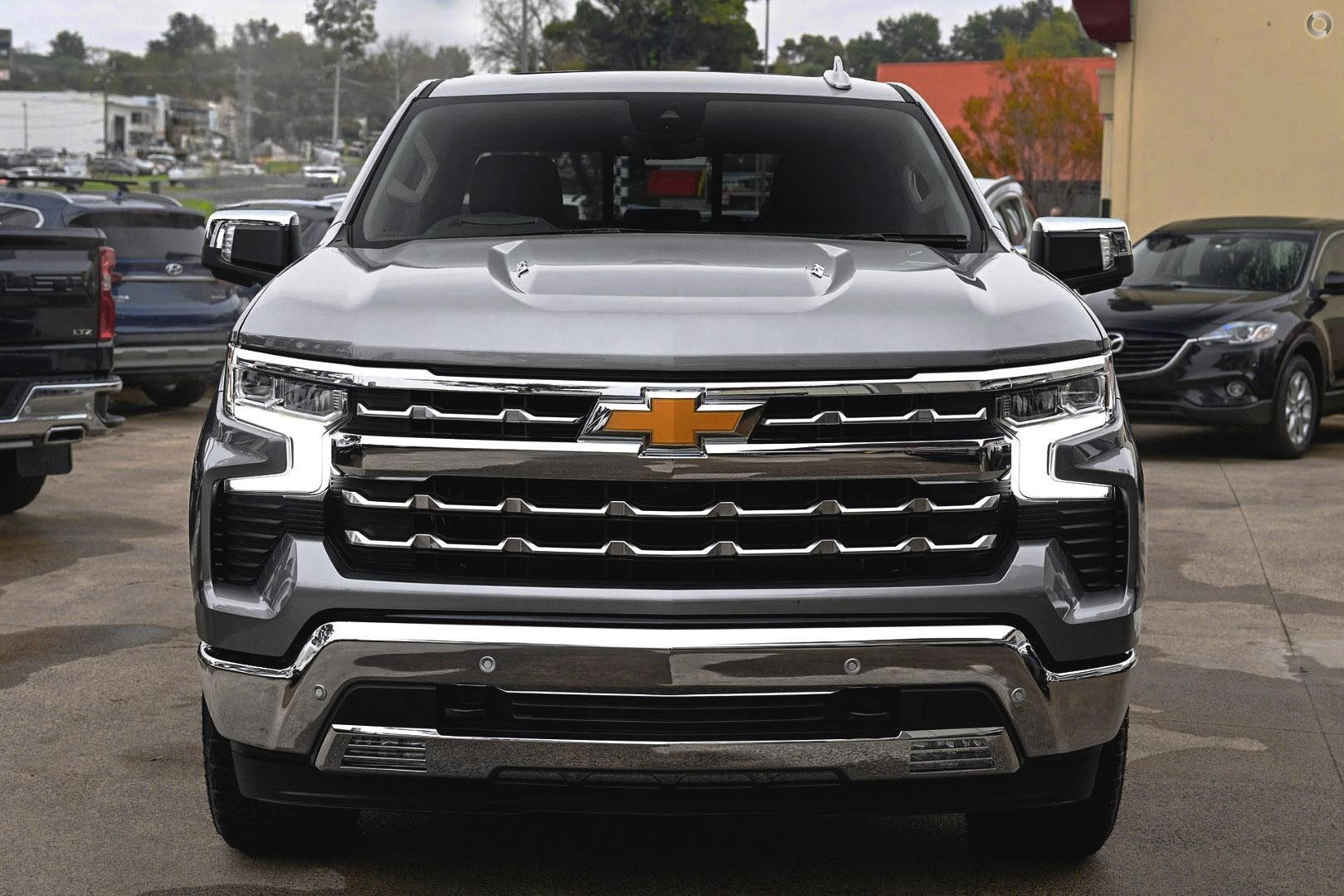 Chevrolet Silverado image 2