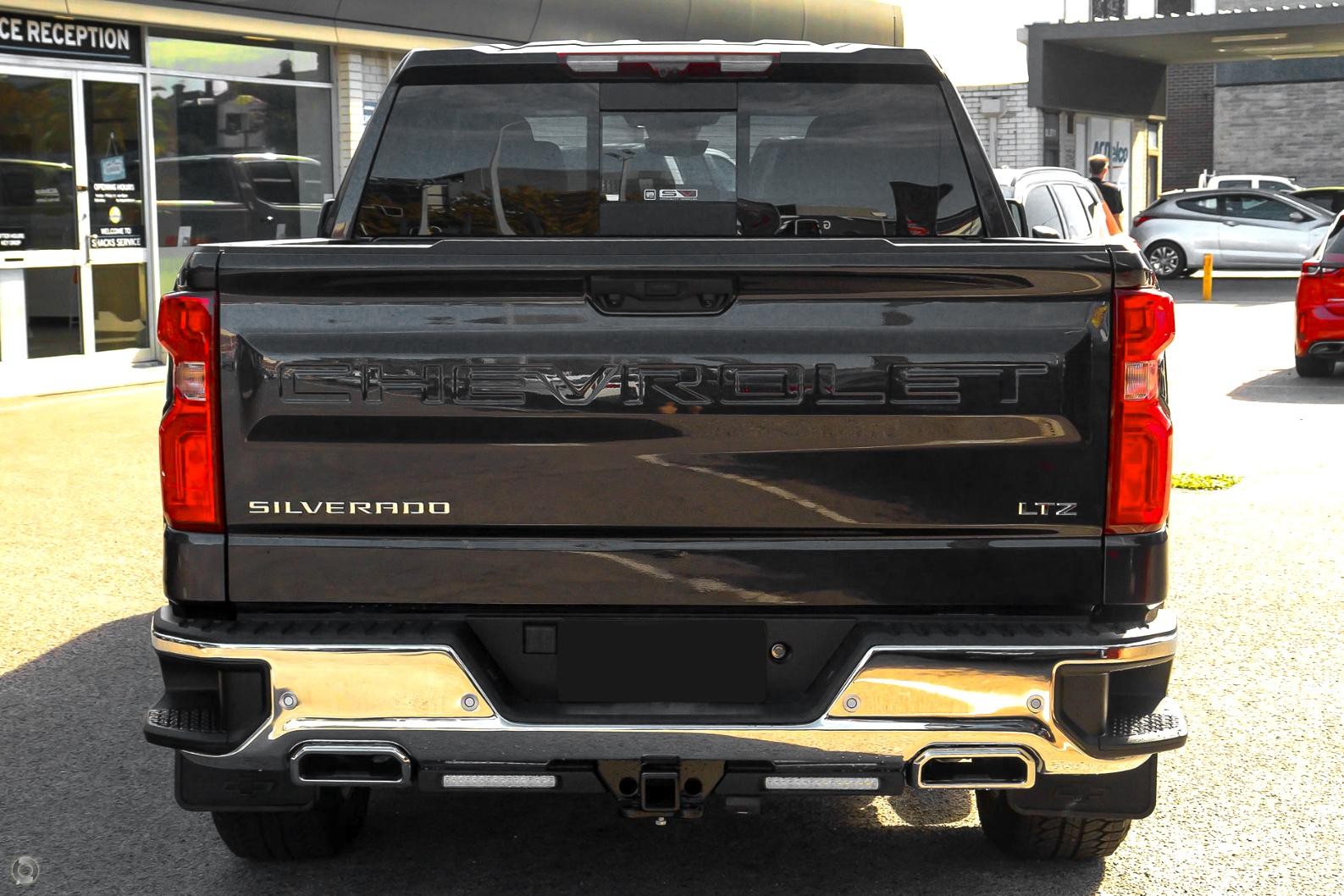 Chevrolet Silverado image 3