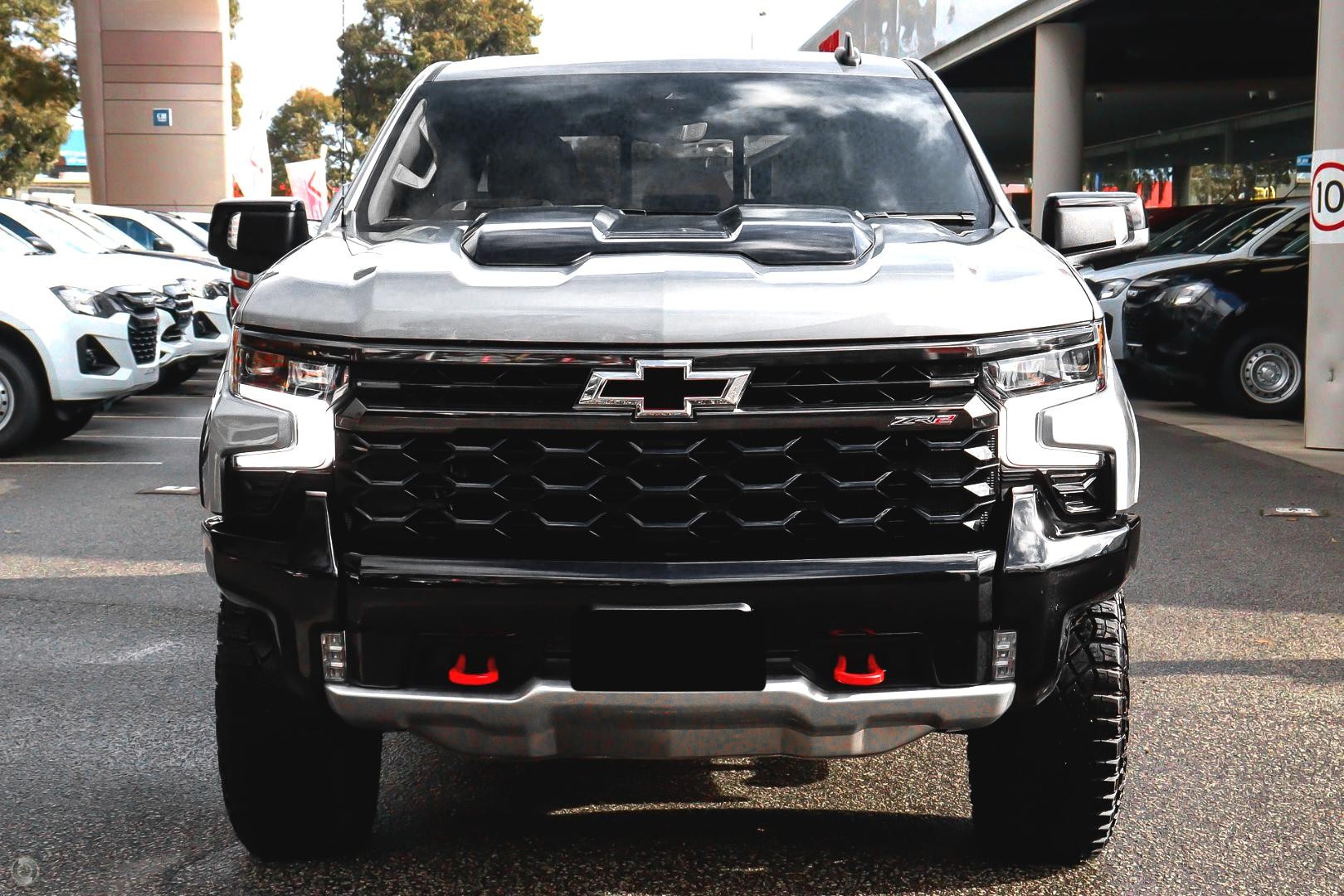 Chevrolet Silverado image 2