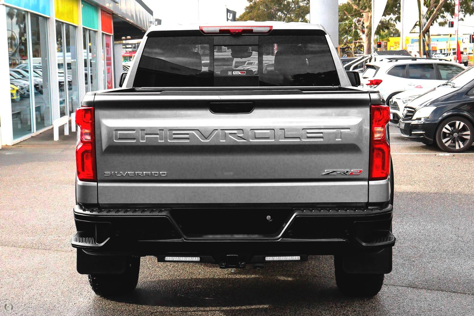 Chevrolet Silverado image 3