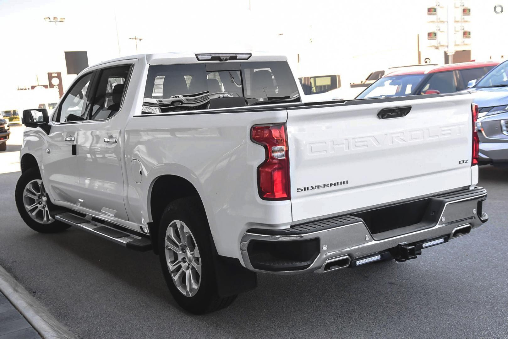 Chevrolet Silverado image 4
