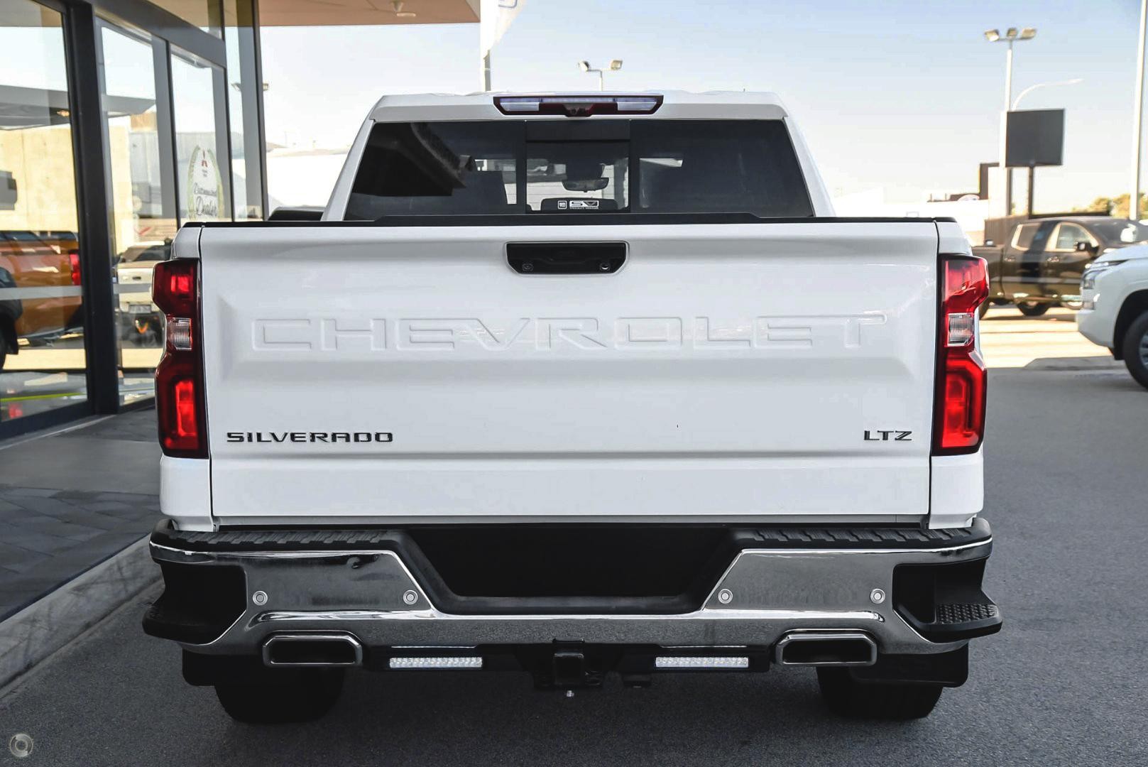 Chevrolet Silverado image 3