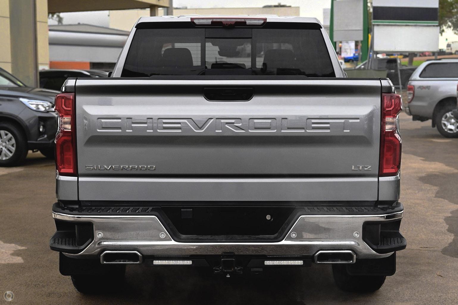 Chevrolet Silverado image 3