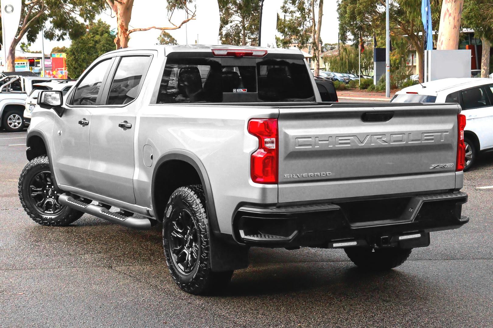 Chevrolet Silverado image 4