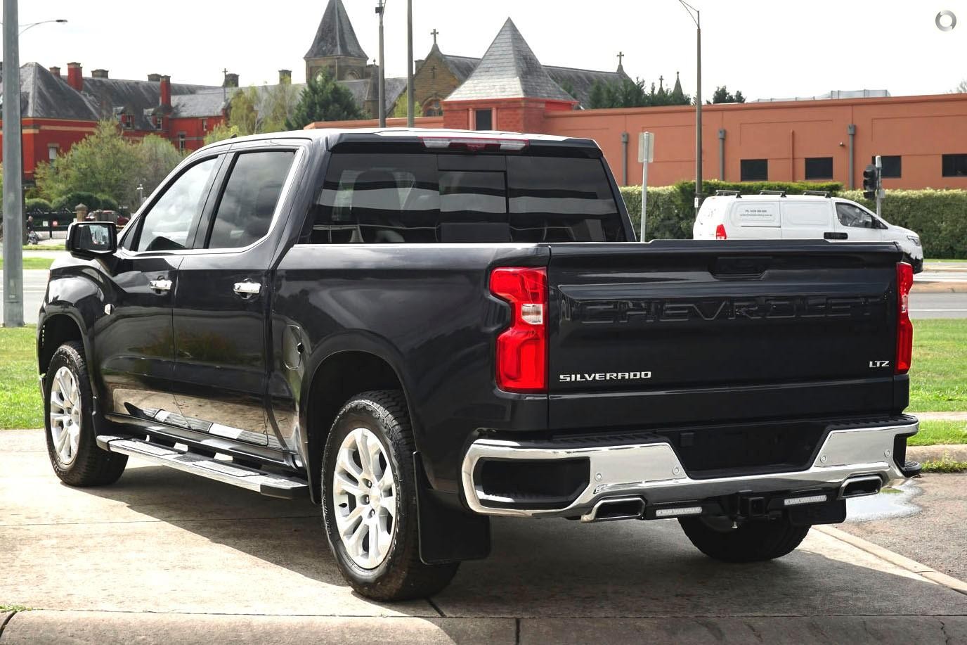 Chevrolet Silverado image 4