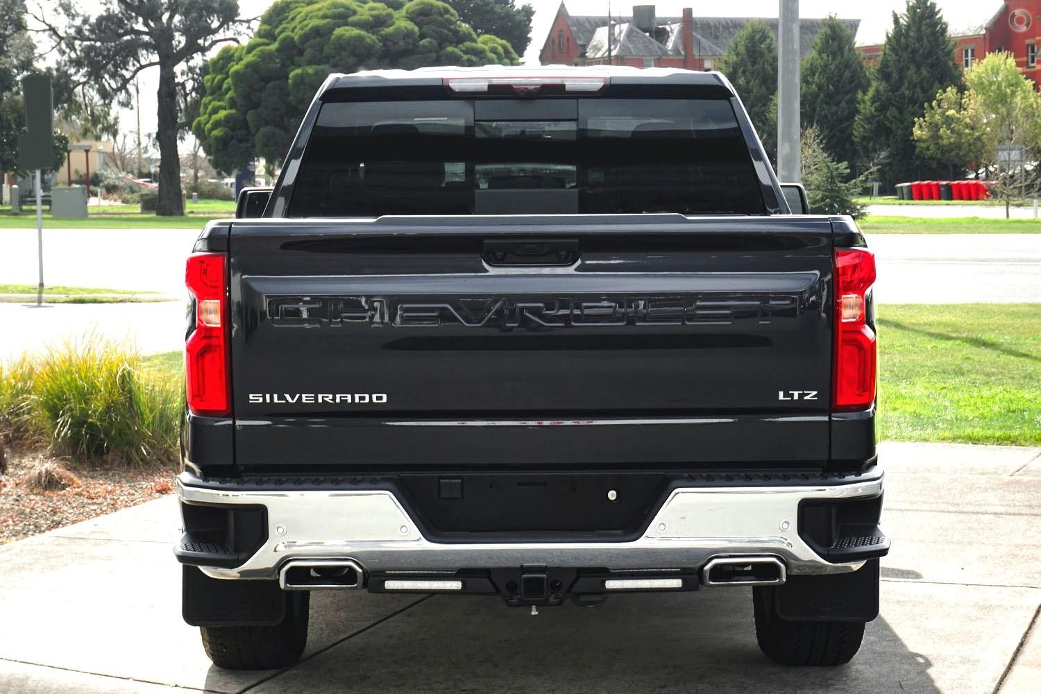 Chevrolet Silverado image 3