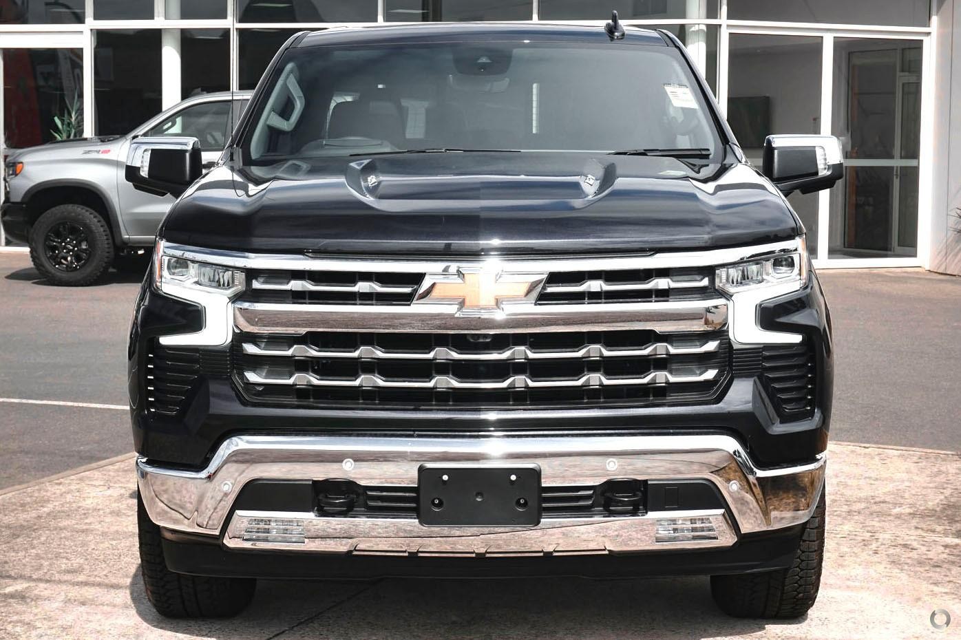 Chevrolet Silverado image 2